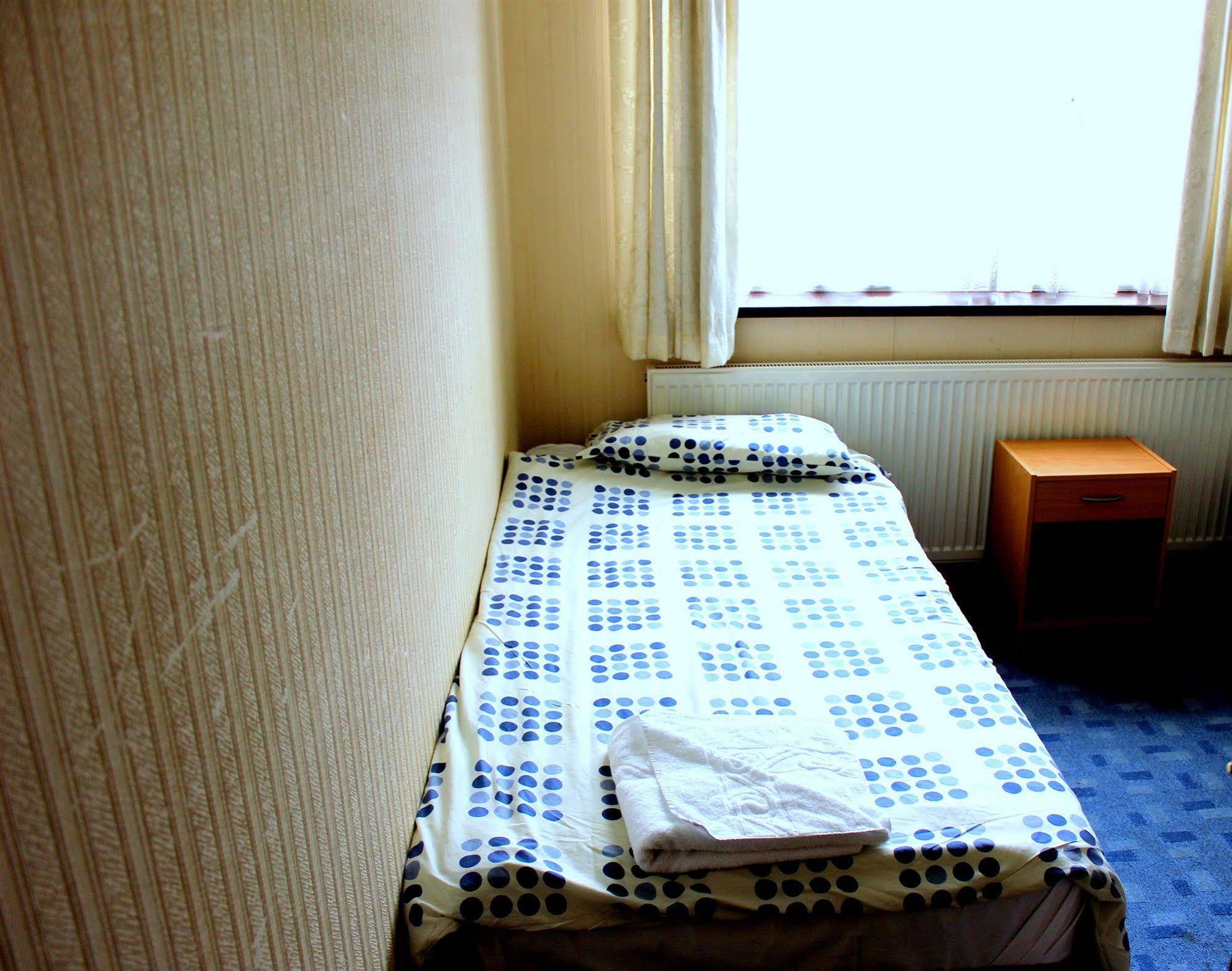 Heathrow Lodge Hillingdon Buitenkant foto