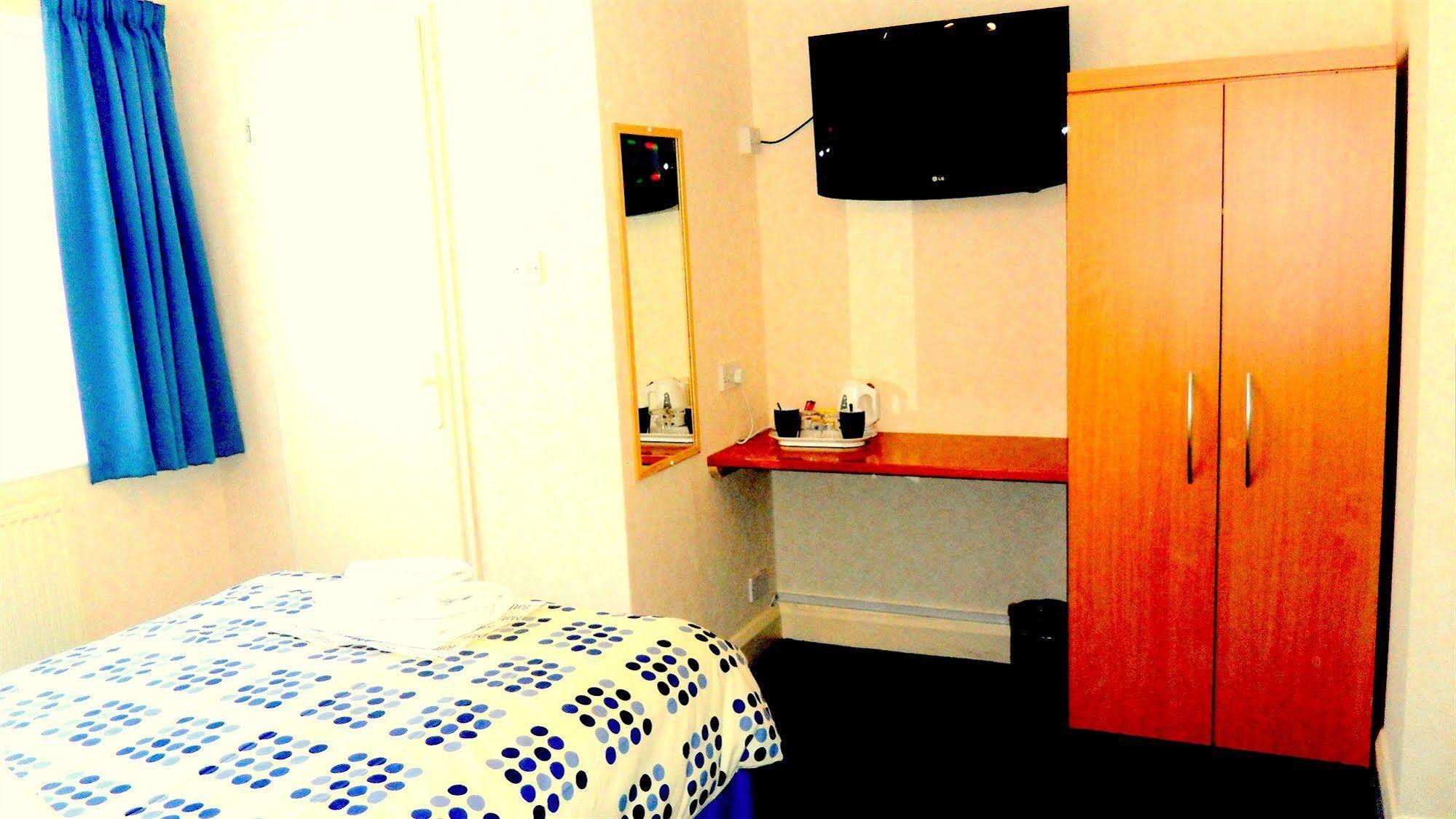 Heathrow Lodge Hillingdon Buitenkant foto