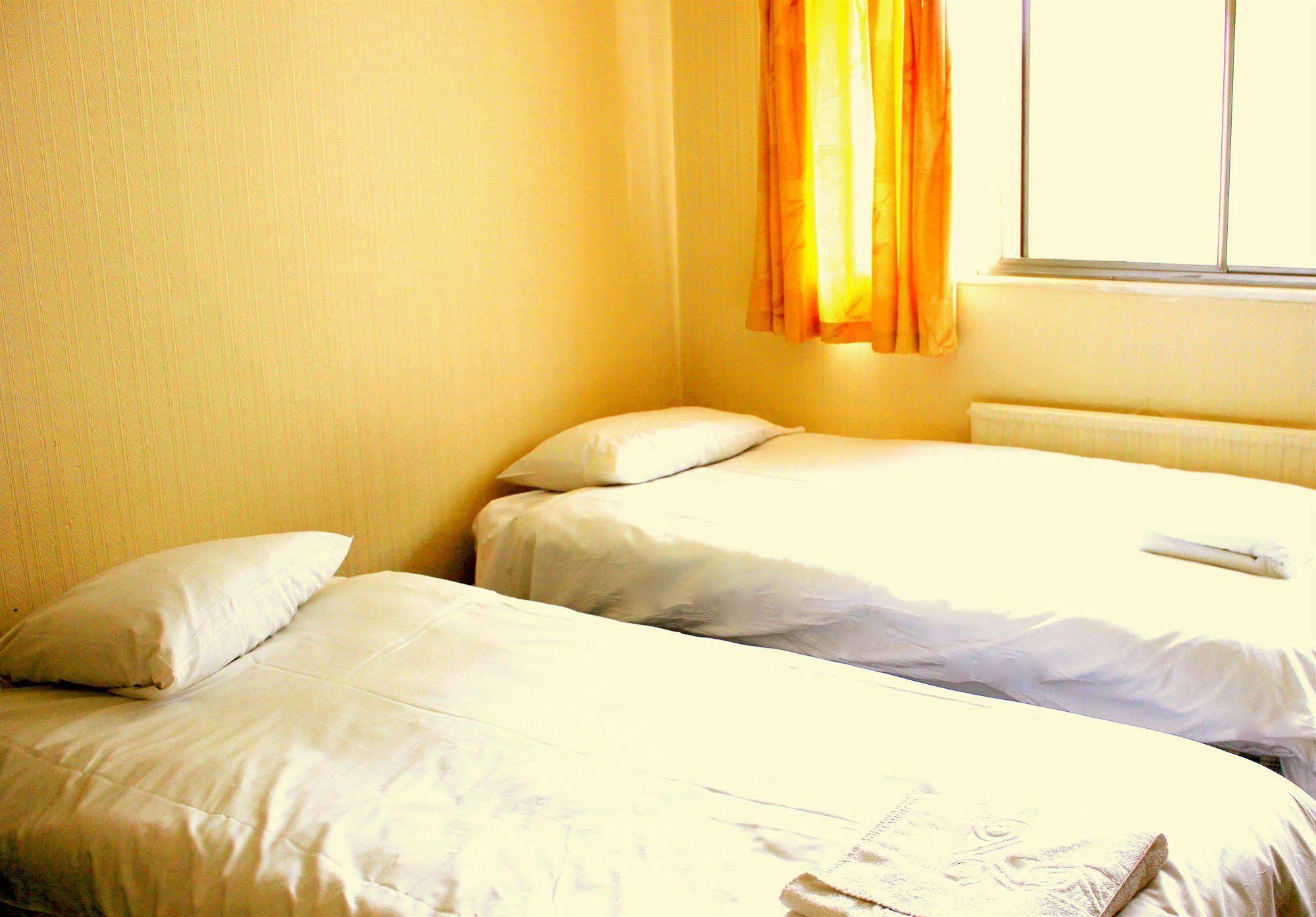 Heathrow Lodge Hillingdon Buitenkant foto