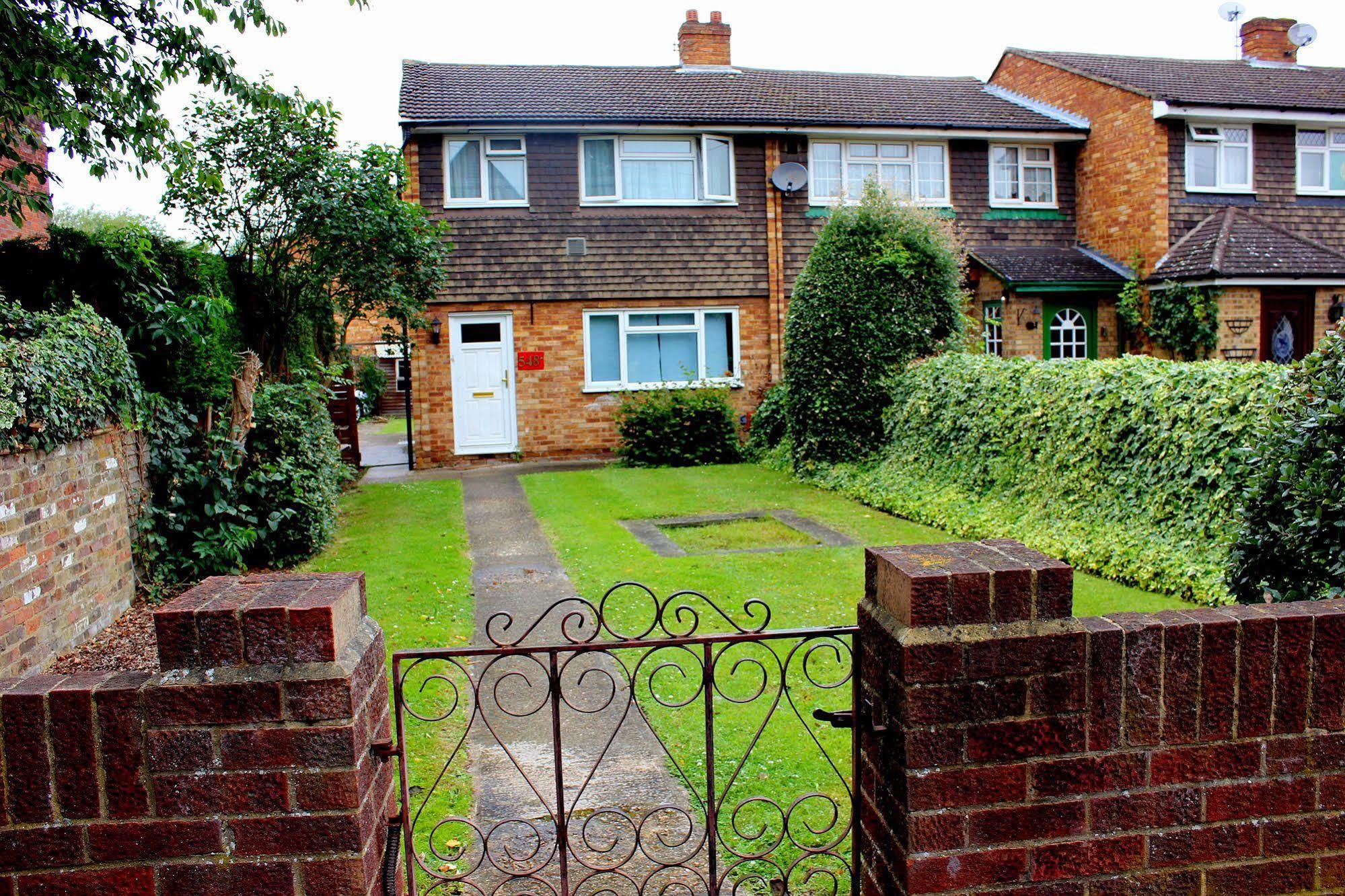 Heathrow Lodge Hillingdon Buitenkant foto