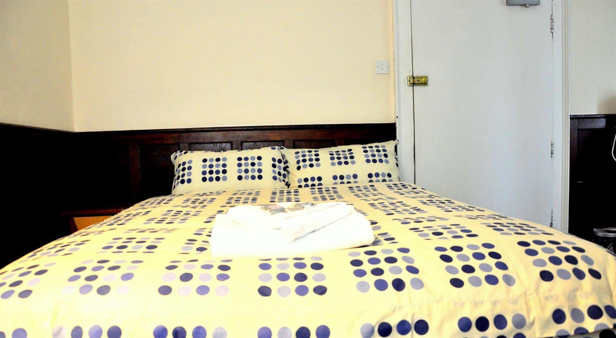 Heathrow Lodge Hillingdon Buitenkant foto