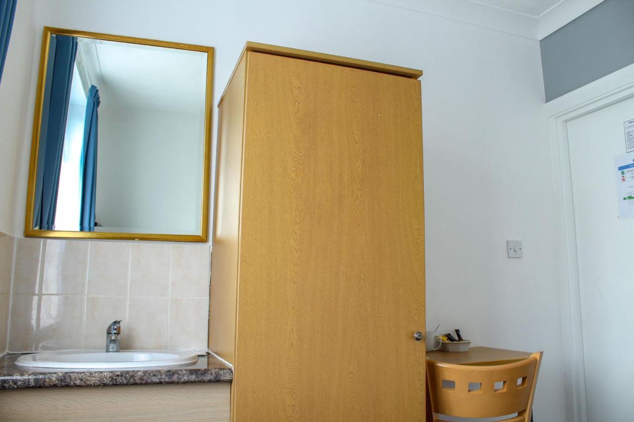 Heathrow Lodge Hillingdon Buitenkant foto