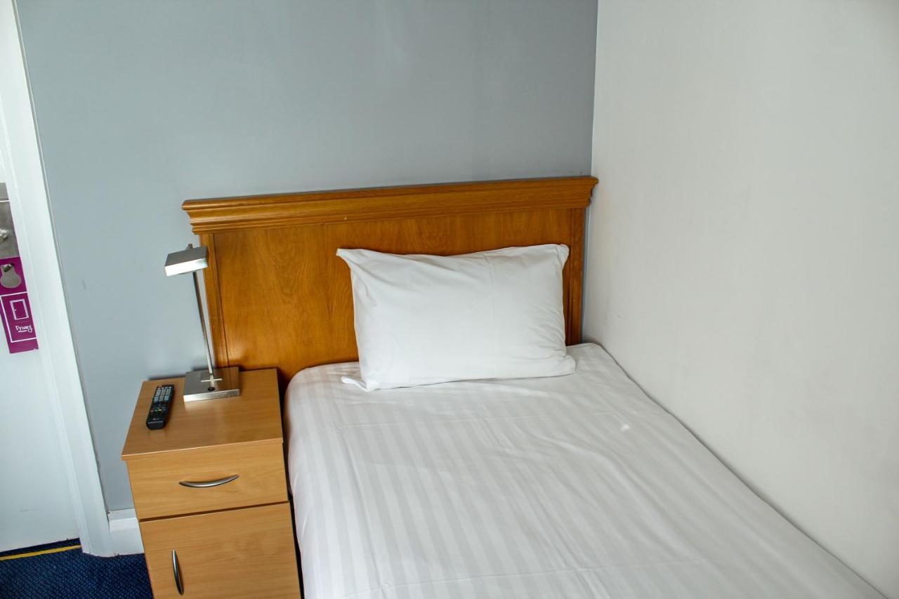 Heathrow Lodge Hillingdon Buitenkant foto